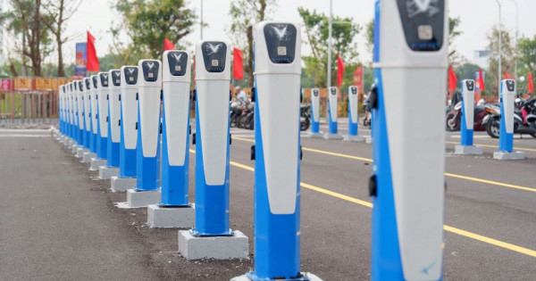 Trạm sạc muôn nơi, sạc xe máy điện tiện như đổ xăng