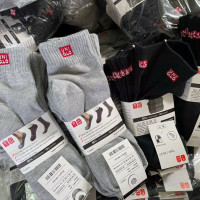 Phát hiện và thu giữ hàng chục nghìn đôi tất giả mạo nhãn hiệu UNIQLO, NIKE