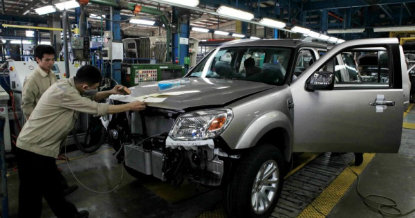 Phát triển ngành công nghiệp ô tô: Không thể “ẩn náu” mãi sau tường rào thuế quan