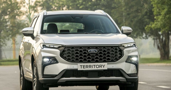 Ford triệu hồi hơn 800 xe Territory do lỗi trụ lái