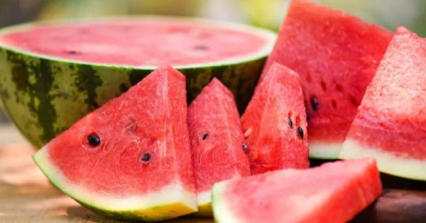 Cách bảo quản dưa hấu giòn ngọt tươi lâu, không phải ai cũng biết