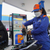 Giá xăng tăng nhẹ, RON 95 lên 20.200 đồng/lít