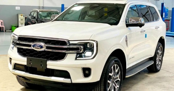 Ford triệu hồi hơn 20 nghìn xe tại Việt Nam do lỗi camera lùi