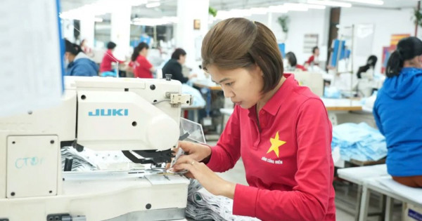Doanh nghiệp trước áp lực tăng lương tối thiểu vùng