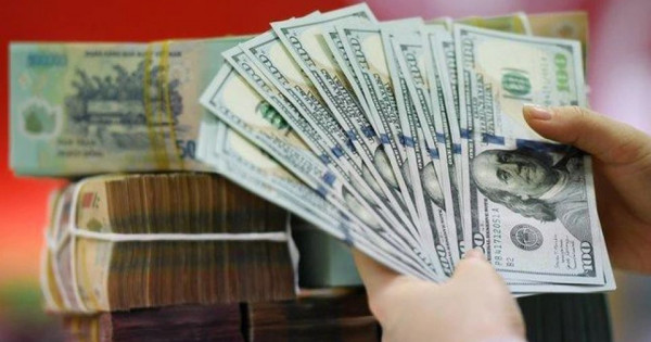 Giá ngoại tệ ngày 10/10/2025: USD bật tăng mạnh