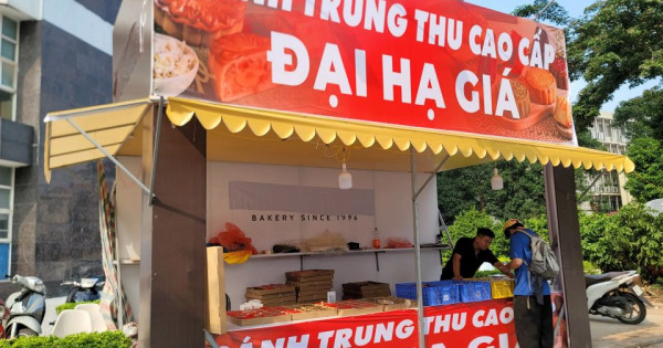 “Đại hạ giá” bánh Trung thu: Khi người bán nóng ruột, người mua lạnh lòng