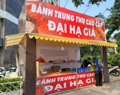 “Đại hạ giá” bánh Trung thu: Khi người bán nóng ruột, người mua lạnh lòng