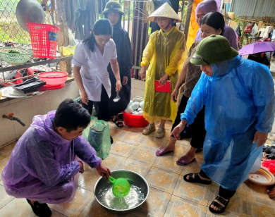 Bộ Y tế hướng dẫn chi tiết cách xử lý nước, vệ sinh môi trường sau thiên tai