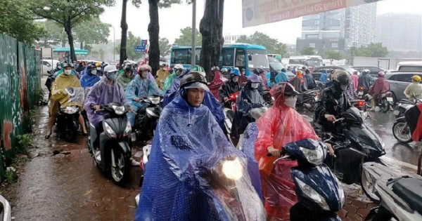 Thời tiết ngày 15/10/2025: Mưa dông, gió giật mạnh trên cả nước