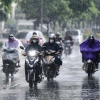 Thời tiết ngày 23/10/2025: Bắc Bộ rét về đêm, Nam Bộ chiều có mưa rào