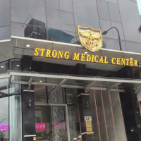 Strong Medical Center bị đình chỉ hoạt động 18 tháng vì hành nghề không phép