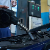 Giá xăng giảm nhẹ, RON 95 về mức 19.720 đồng/lít