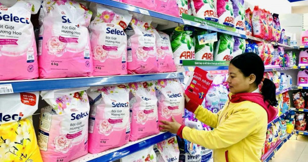 Siêu thị giảm giá kích cầu tiêu dùng những tháng cuối năm