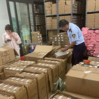 Phát hiện kho hàng 'khủng' kinh doanh hàng giả thương hiệu ZARA tại Hà Nội