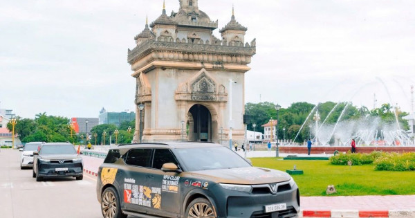 VinFast VF 9 qua chia sẻ của khách Việt: Khỏe như xe động cơ V8, “nuôi” dễ ngang xe hạng A