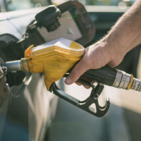 Giá xăng bật tăng trở lại, RON 95 ở mức 20.488 đồng/lít