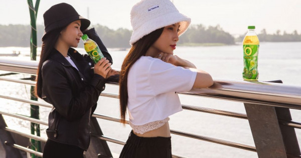 Gen Z bỏ phố, tìm về thiên nhiên: Hành trình “giải nhiệt” khỏi burnout bằng những ngụm trà xanh mát lạnh