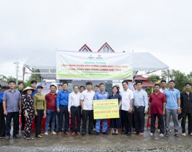 PVCFC tài trợ tuyến đèn năng lượng mặt trời thắp sáng nông thôn Cà Mau