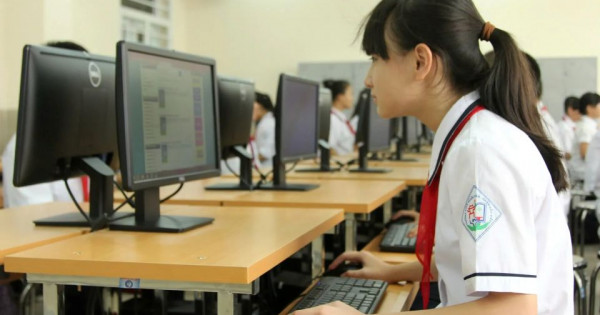 Khi mạng xã hội trở thành cạm bẫy, ai sẽ bảo vệ con trẻ?