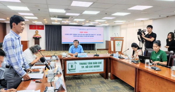 TP Hồ Chí Minh có nguy cơ thiếu rau xanh do mưa, lũ