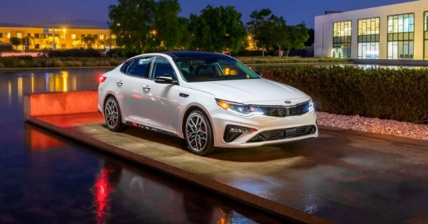 Triệu hồi hơn 250.000 chiếc sedan Kia K5 vì nguy cơ cháy nổ bình xăng