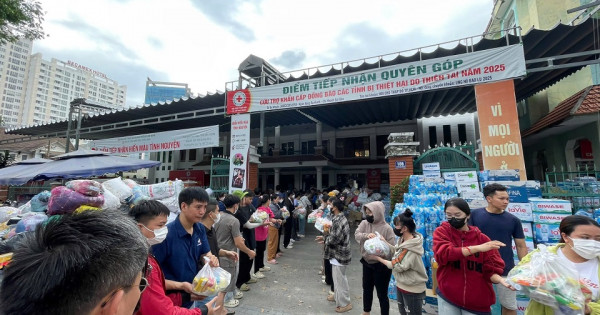 TP Hồ Chí Minh "sống chậm" để hướng trọn vẹn “trái tim” về miền Trung thân yêu!