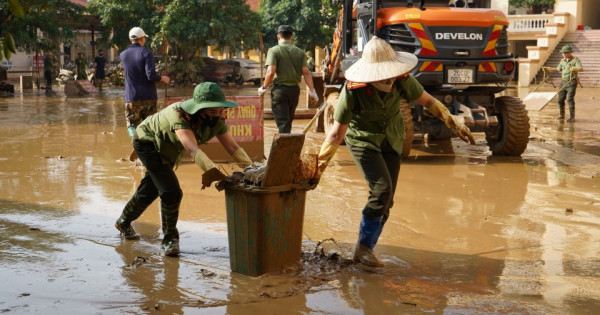Cần lưu ý điều gì khi vệ sinh nhà cửa, dọn dẹp môi trường sau ngập lụt?
