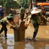 Cần lưu ý điều gì khi vệ sinh nhà cửa, dọn dẹp môi trường sau ngập lụt?