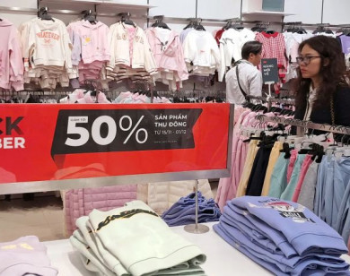 Các cửa hàng "chạy đua" khuyến mại Black Friday nhưng sức mua ảm đạm