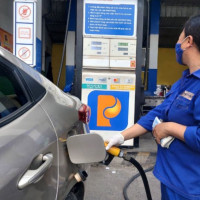 Giá xăng tiếp tục giảm, RON 95 về mức 20.009 đồng/lít