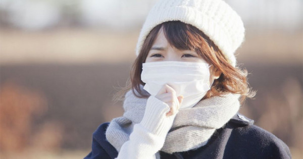 Thường xuyên đeo khẩu trang trong mùa lạnh có tốt không?