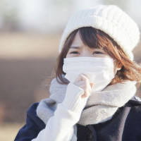 Thường xuyên đeo khẩu trang trong mùa lạnh có tốt không?