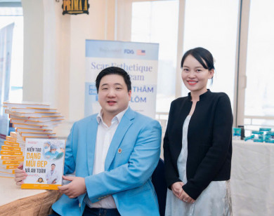 Toàn bộ doanh thu bán sách "nâng mũi" của bác sĩ Trần Nguyên Giáp đã gửi đến đồng bào vùng lũ