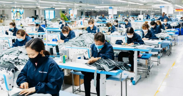 Doanh nghiệp có được điều chuyển người lao động sang công việc khác?