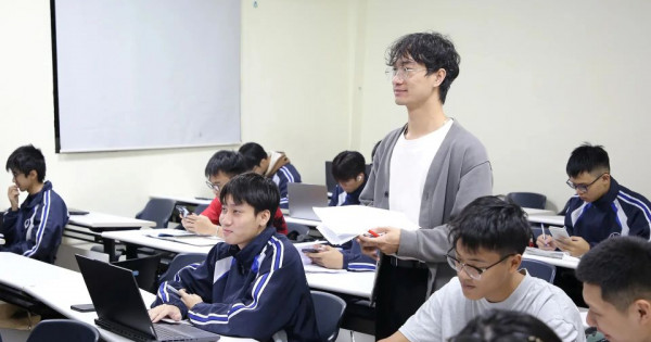 Nhiều đại học bỏ tổ hợp truyền thống, giảm xét học bạ: Có thu hẹp cơ hội của thí sinh?