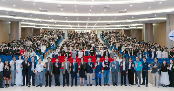 Sinh viên Việt và “cuộc hẹn” đặc biệt với những trí tuệ kiệt xuất thế giới tại VinFuture 2025