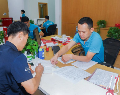 Băn khoăn ngân hàng thu phí quản lý tài khoản