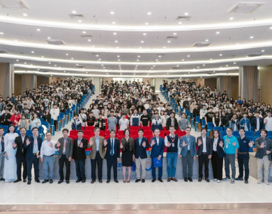 Sinh viên Việt và “cuộc hẹn” đặc biệt với những trí tuệ kiệt xuất thế giới tại VinFuture 2025