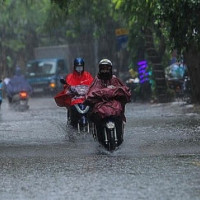 Thời tiết ngày 6/12/2025: Bắc Bộ rét đậm, Nam Bộ cảnh báo dông lốc