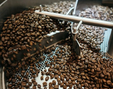 Giá nông sản ngày 9/12/2025: Cà phê và hồ tiêu cùng tăng trở lại