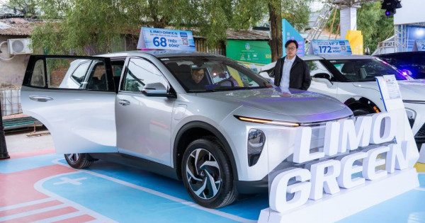 Lựa chọn Limo Green: Nước đi “đánh đâu thắng đó” của tài xế dịch vụ