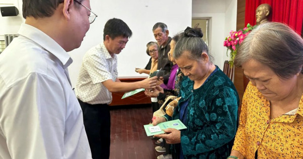 TP Hồ Chí Minh: Hỗ trợ 25-30% tiền phí cho người thuộc hộ nghèo, cận nghèo tham gia Bảo hiểm xã hội tự nguyện