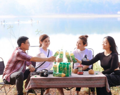 Hơi mát trà xanh, tiếng cười và gió biển: Cách người trẻ sống chill để giảm stress hôm nay