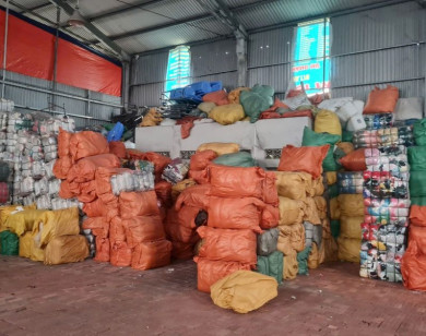 Hải Phòng: Tạm giữ hơn 94 tấn quần áo cũ không rõ nguồn gốc