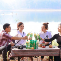 Hơi mát trà xanh, tiếng cười và gió biển: Cách người trẻ sống chill để giảm stress hôm nay