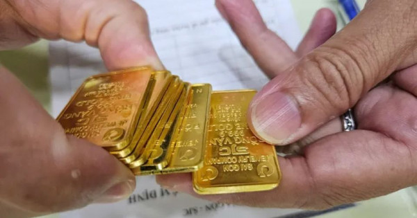 Giá vàng ngày 14/12/2025: SJC tiếp tục tăng vọt