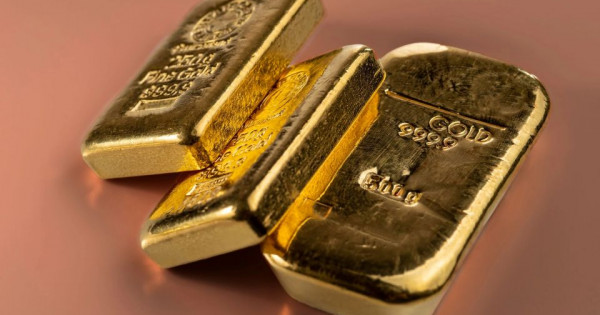 Giá vàng ngày 15/12/2025: Vàng thế giới vượt 4.300 USD nhờ Fed và lạm phát