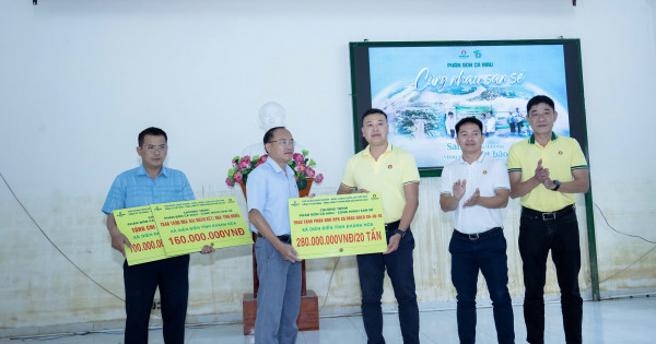 Phân Bón Cà Mau hỗ trợ bà con Khánh Hòa khắc phục khó khăn sau mưa lũ