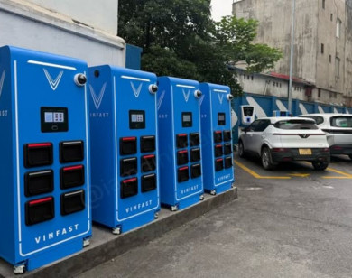 TP Hồ Chí Minh: Đề xuất lắp đặt 20.000 tủ đổi pin xe điện trên vỉa hè