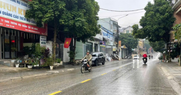 Thời tiết ngày 24/12/2025: Bắc Bộ ngày nắng hanh, Nam Bộ chiều tối có mưa lớn